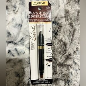 L'Oreal 313 Brunette Brow Pencil - kabuki blender